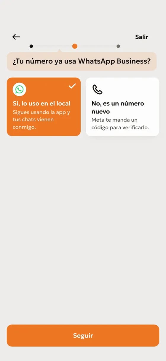 Responde si tu número ya usa WhatsApp Business. Si es así, sigues usando la app y tus chats vienen con Lía.