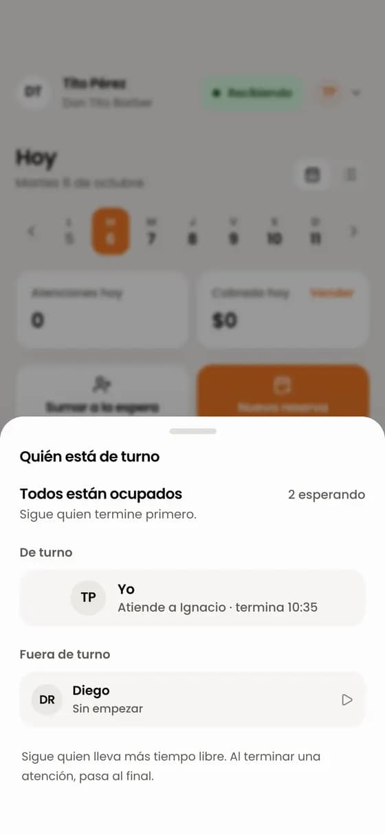 En Inicio toca la barra de la agenda para abrir «Quién está de turno».