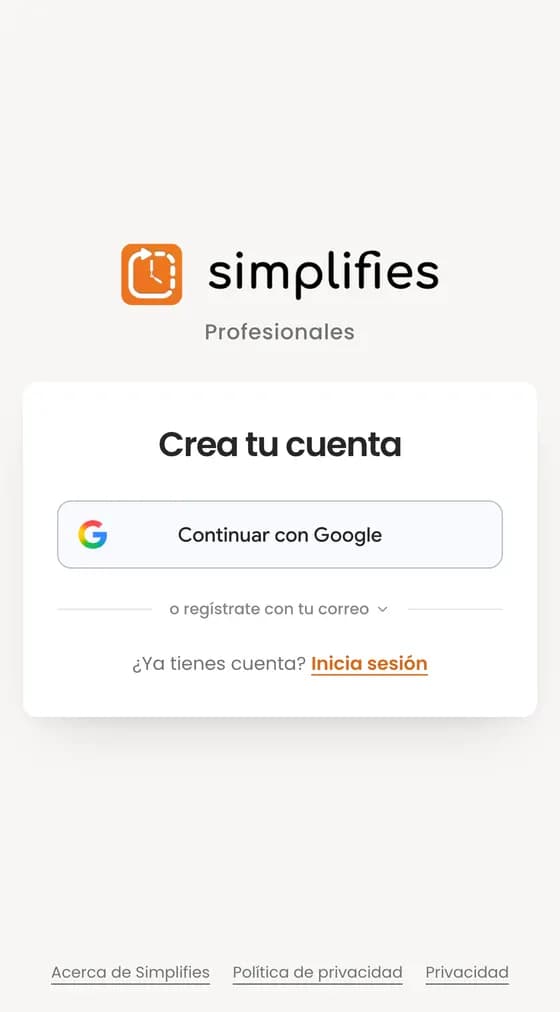 Toca «Continuar con Google» y elige tu cuenta. Si prefieres, más abajo está «o regístrate con tu correo».